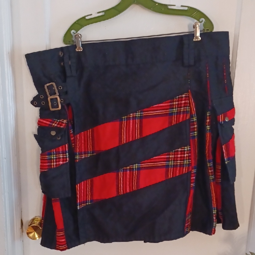 Stylish Black and Red Tartan Skirt Mens Size 48